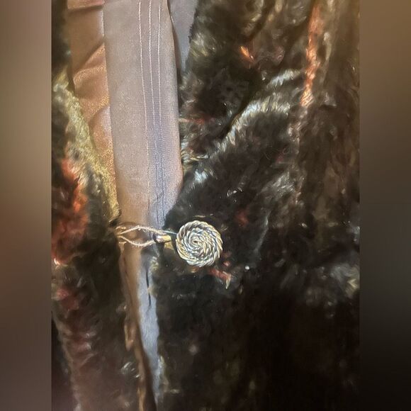 Elegant Black Fur Coat - Picture 3 of 9